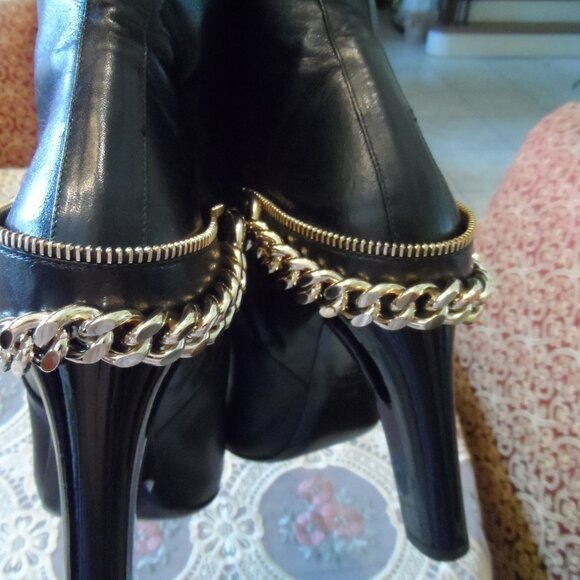 Lanvin Black Lamb Leather Ankle Boots w/Zipper-Chain Ankle Detail Size 40 - Picture 11 of 16